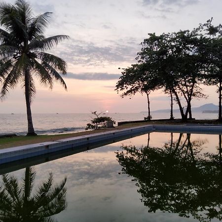 Hotel Kumala Samudra Cikakak Exteriör bild