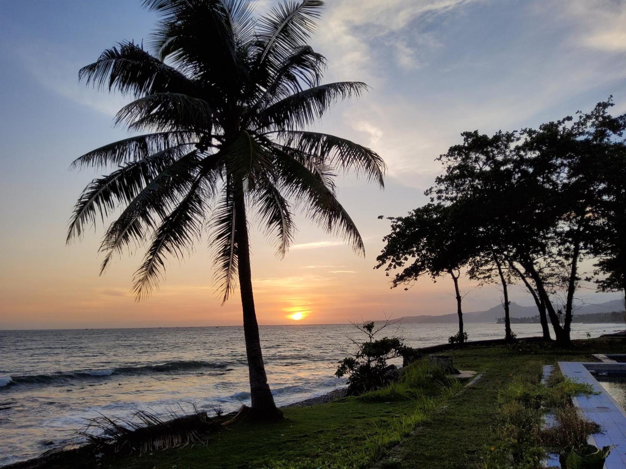 Hotel Kumala Samudra Cikakak Exteriör bild