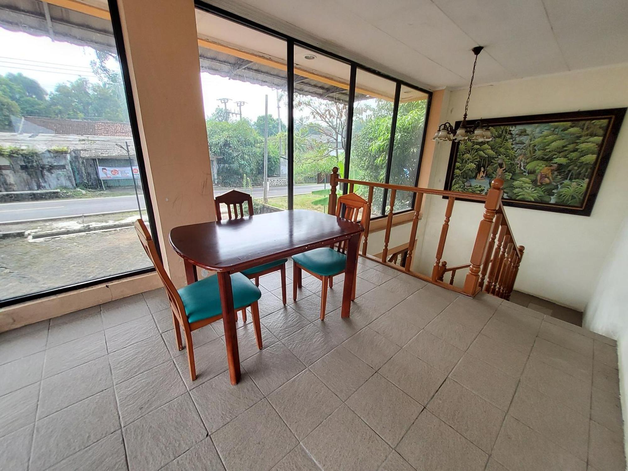 Hotel Kumala Samudra Cikakak Exteriör bild
