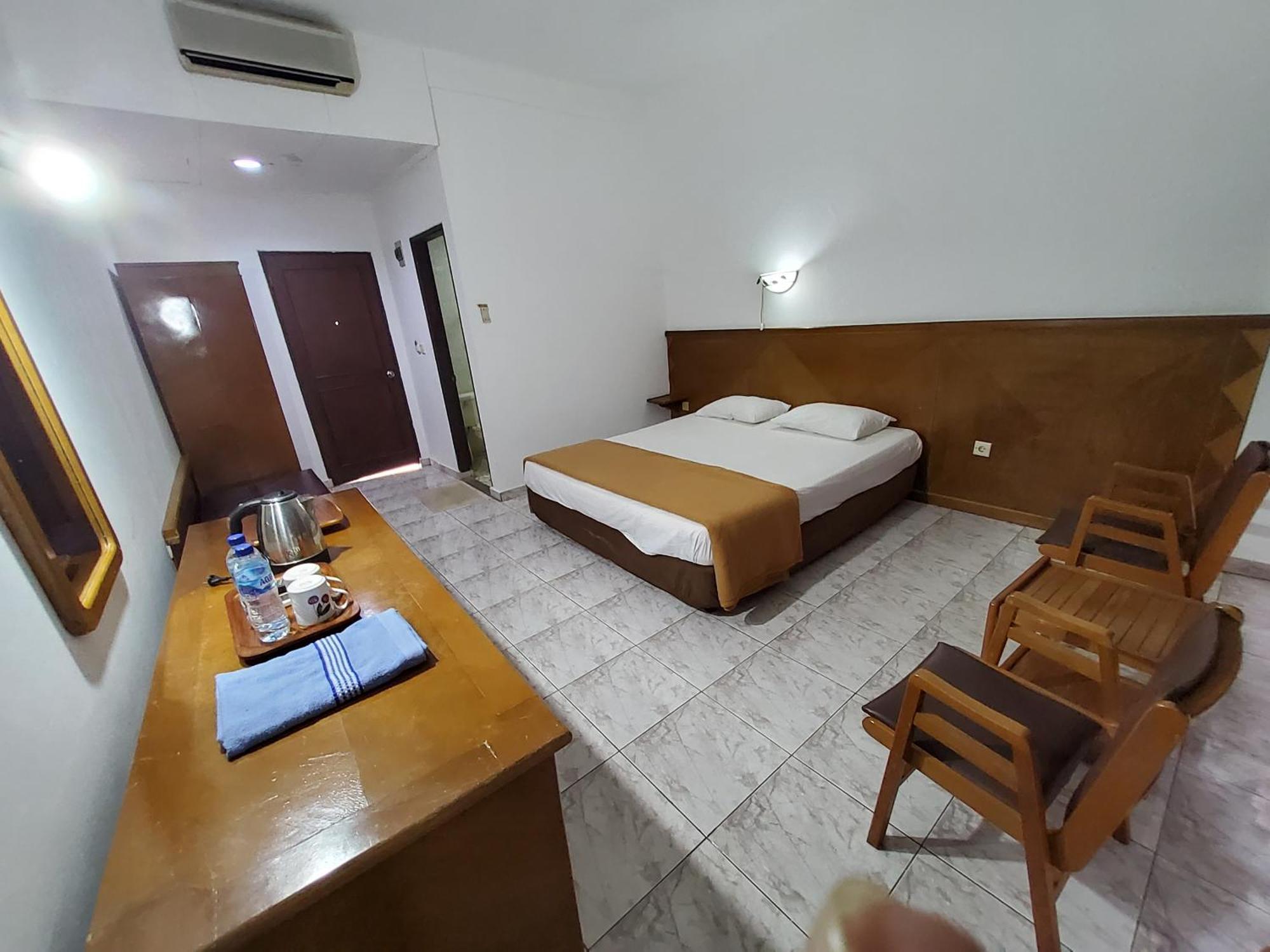 Hotel Kumala Samudra Cikakak Exteriör bild
