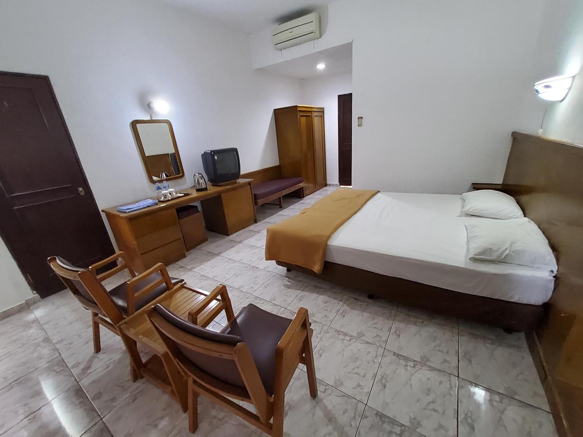 Hotel Kumala Samudra Cikakak Exteriör bild