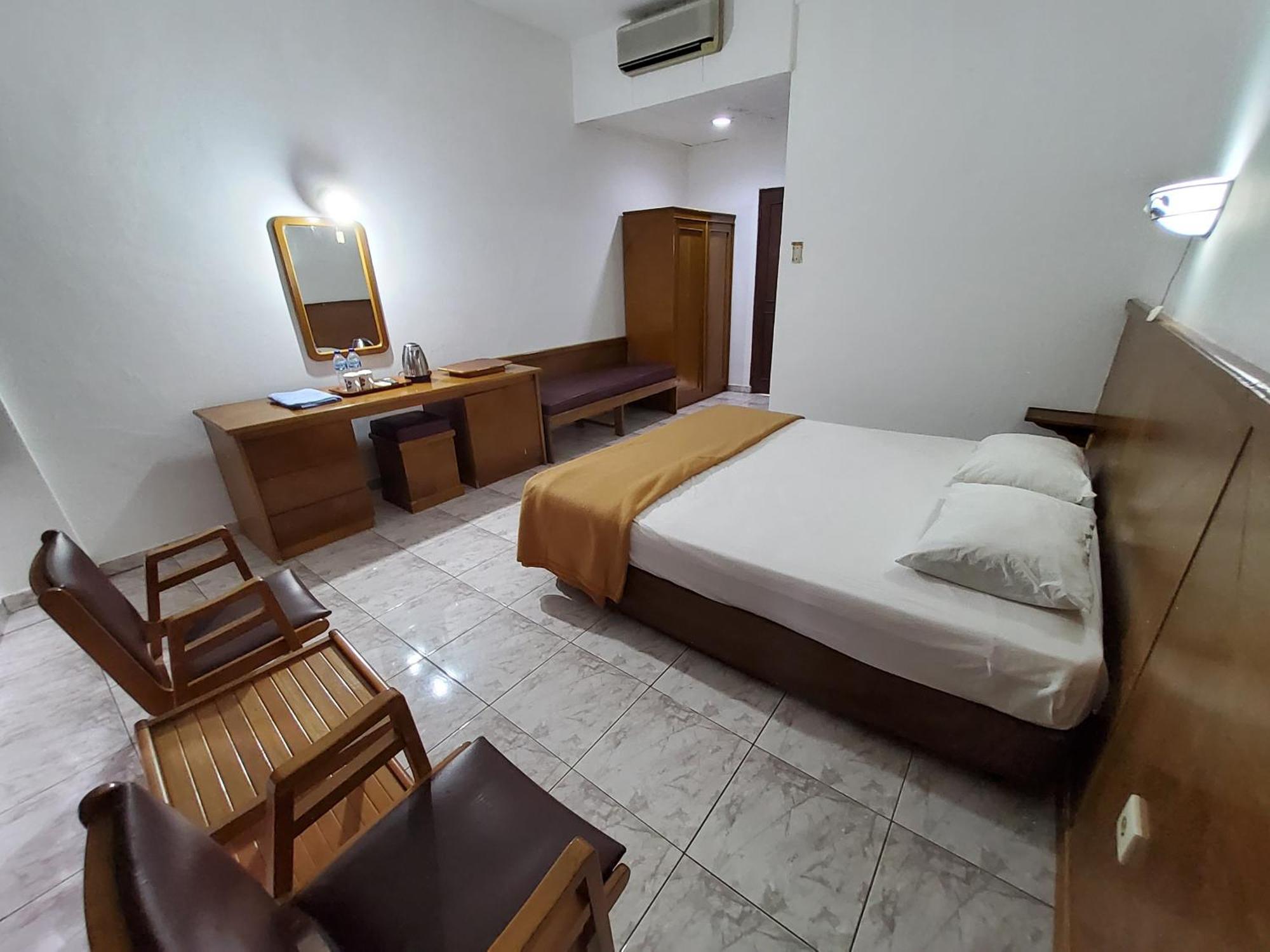 Hotel Kumala Samudra Cikakak Exteriör bild