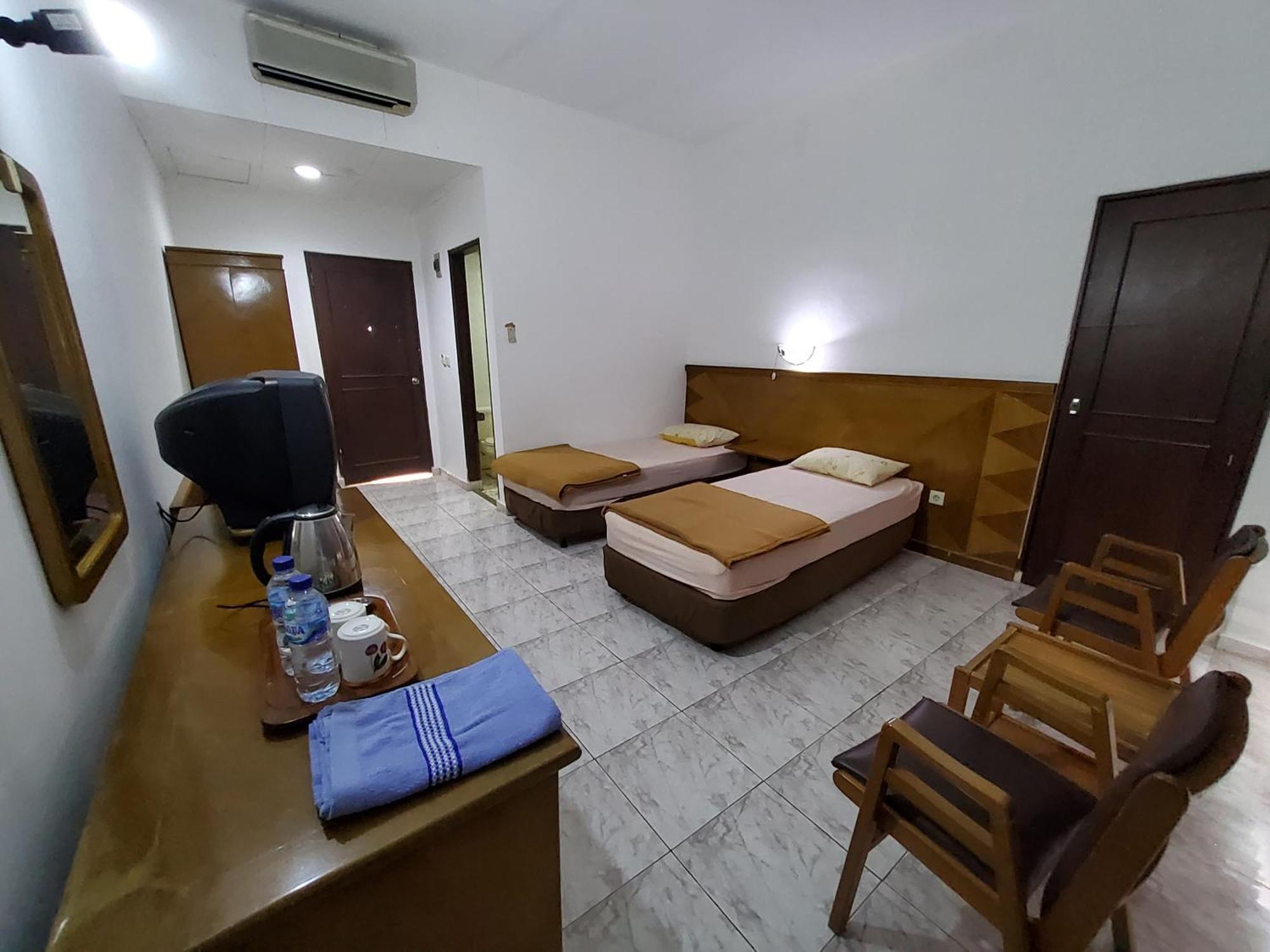 Hotel Kumala Samudra Cikakak Exteriör bild