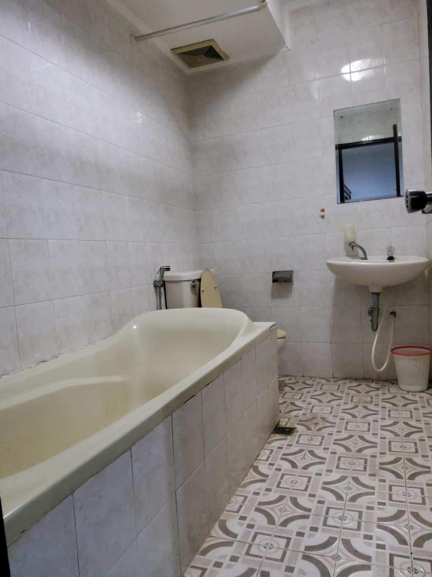Hotel Kumala Samudra Cikakak Exteriör bild