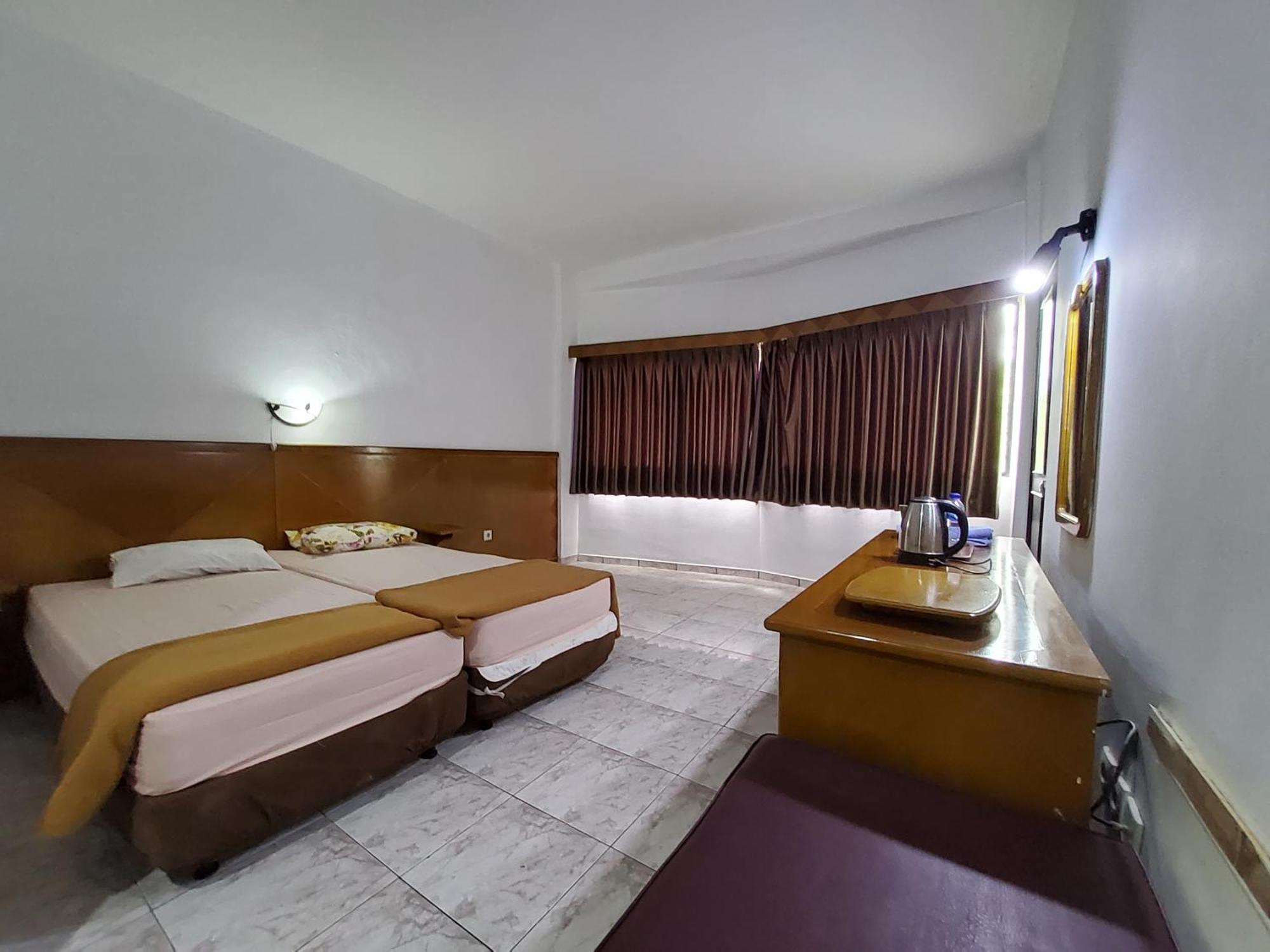 Hotel Kumala Samudra Cikakak Exteriör bild