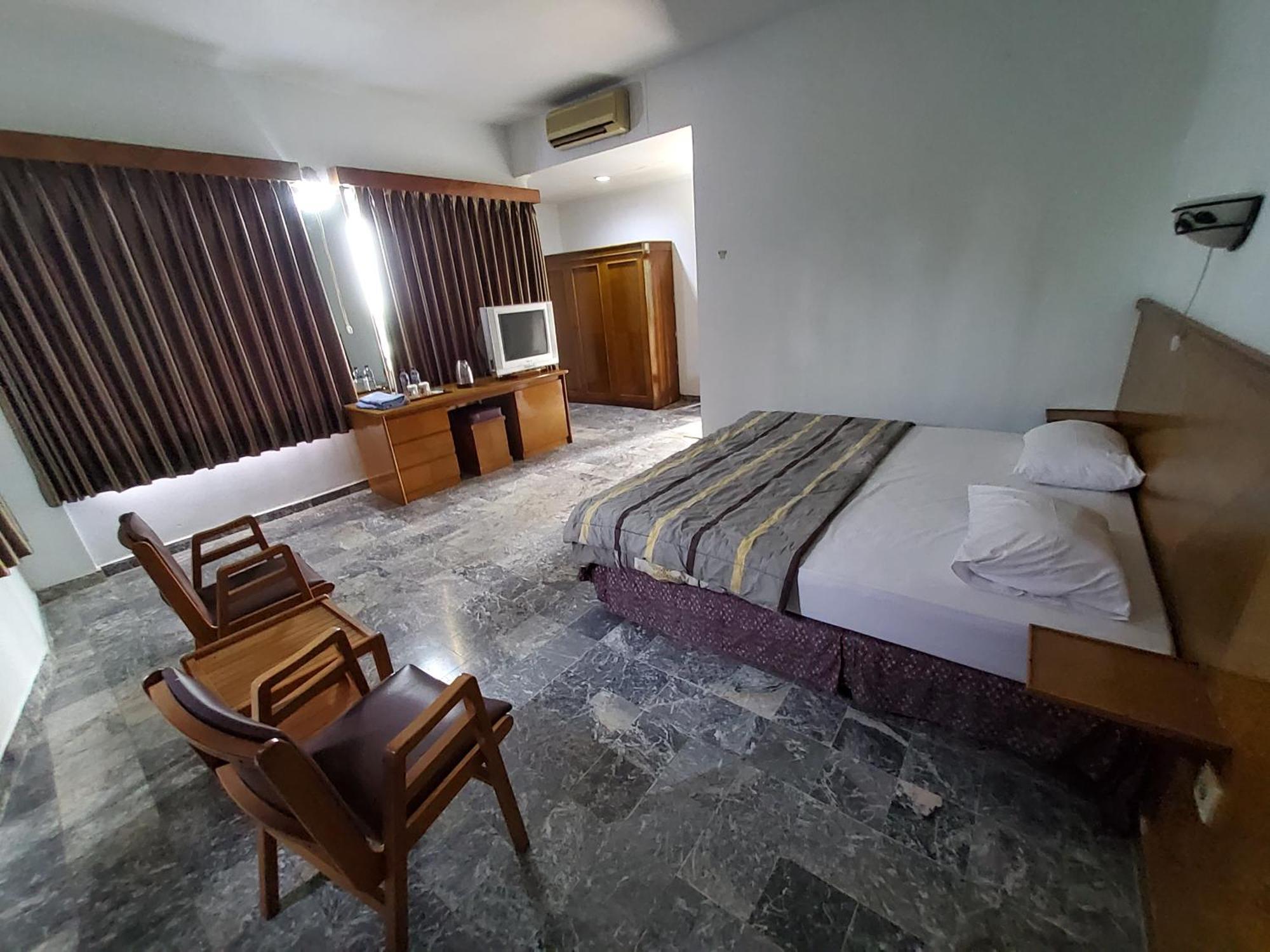 Hotel Kumala Samudra Cikakak Exteriör bild
