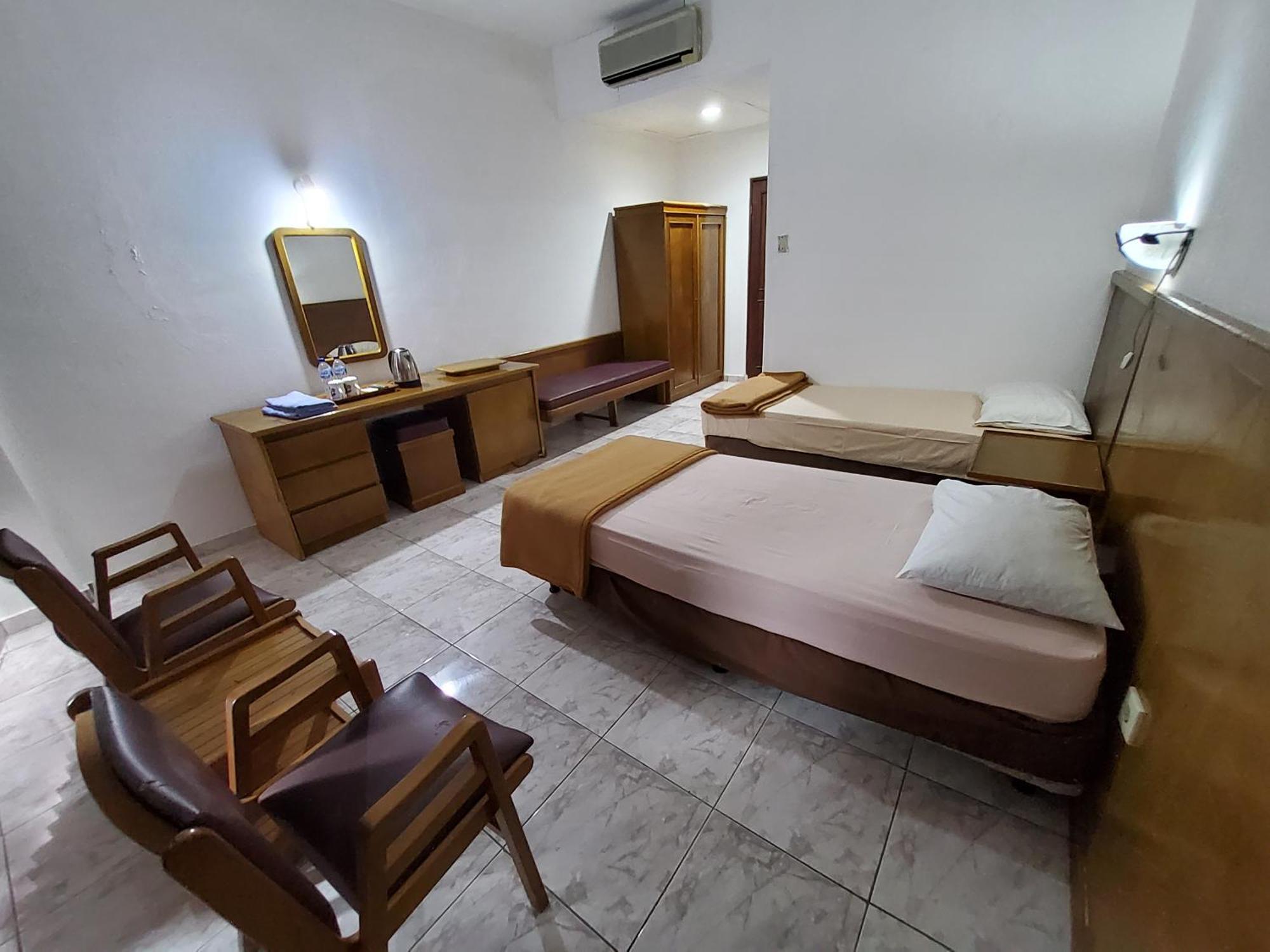 Hotel Kumala Samudra Cikakak Exteriör bild