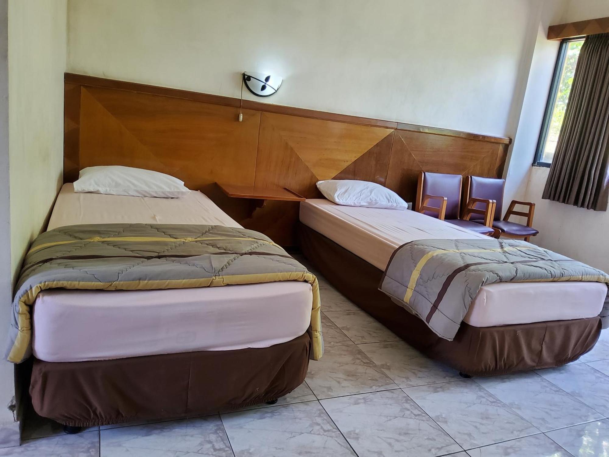 Hotel Kumala Samudra Cikakak Exteriör bild