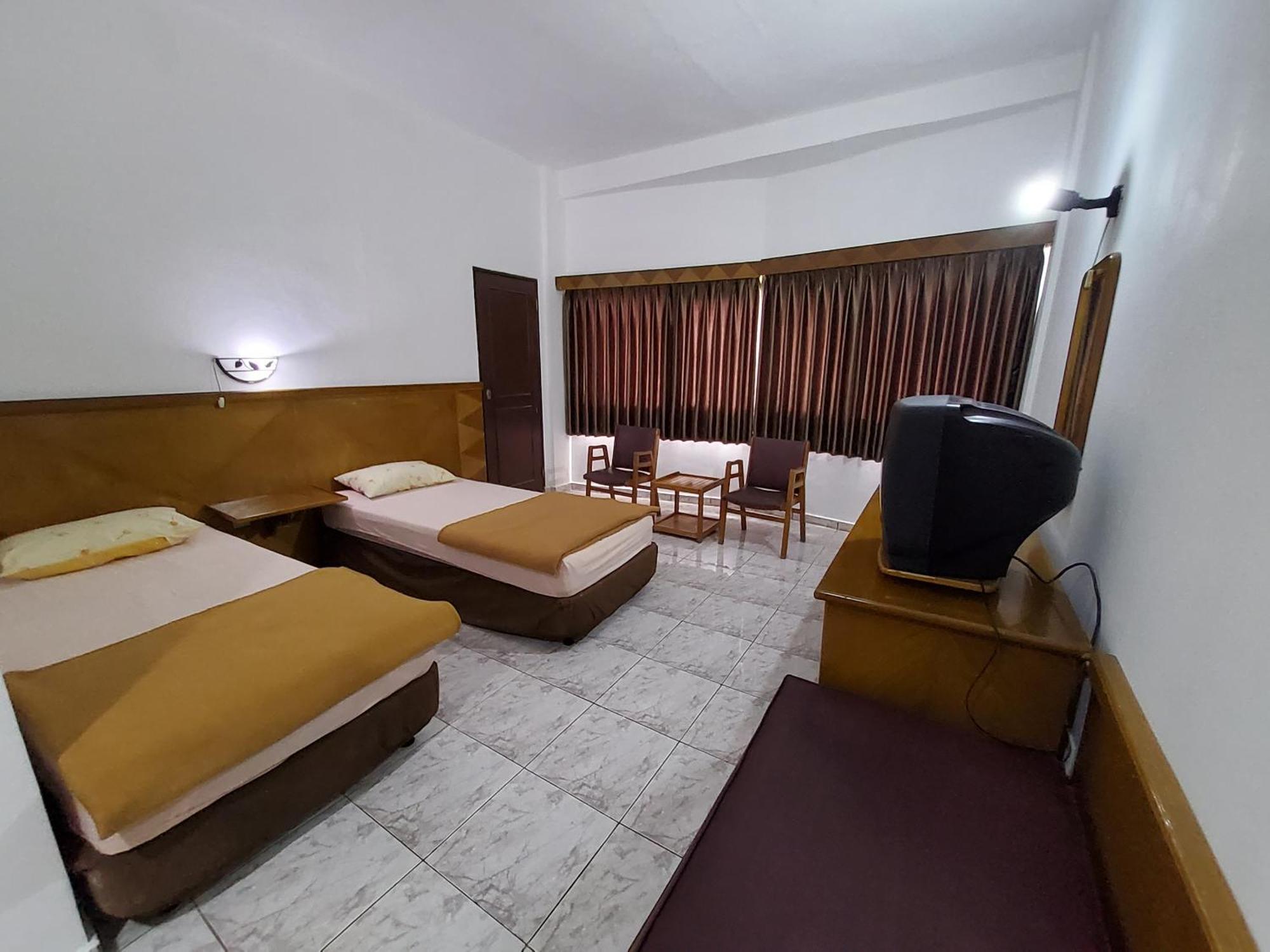 Hotel Kumala Samudra Cikakak Exteriör bild