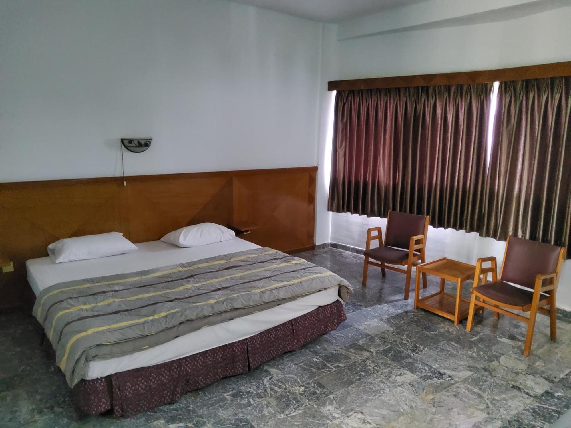 Hotel Kumala Samudra Cikakak Exteriör bild