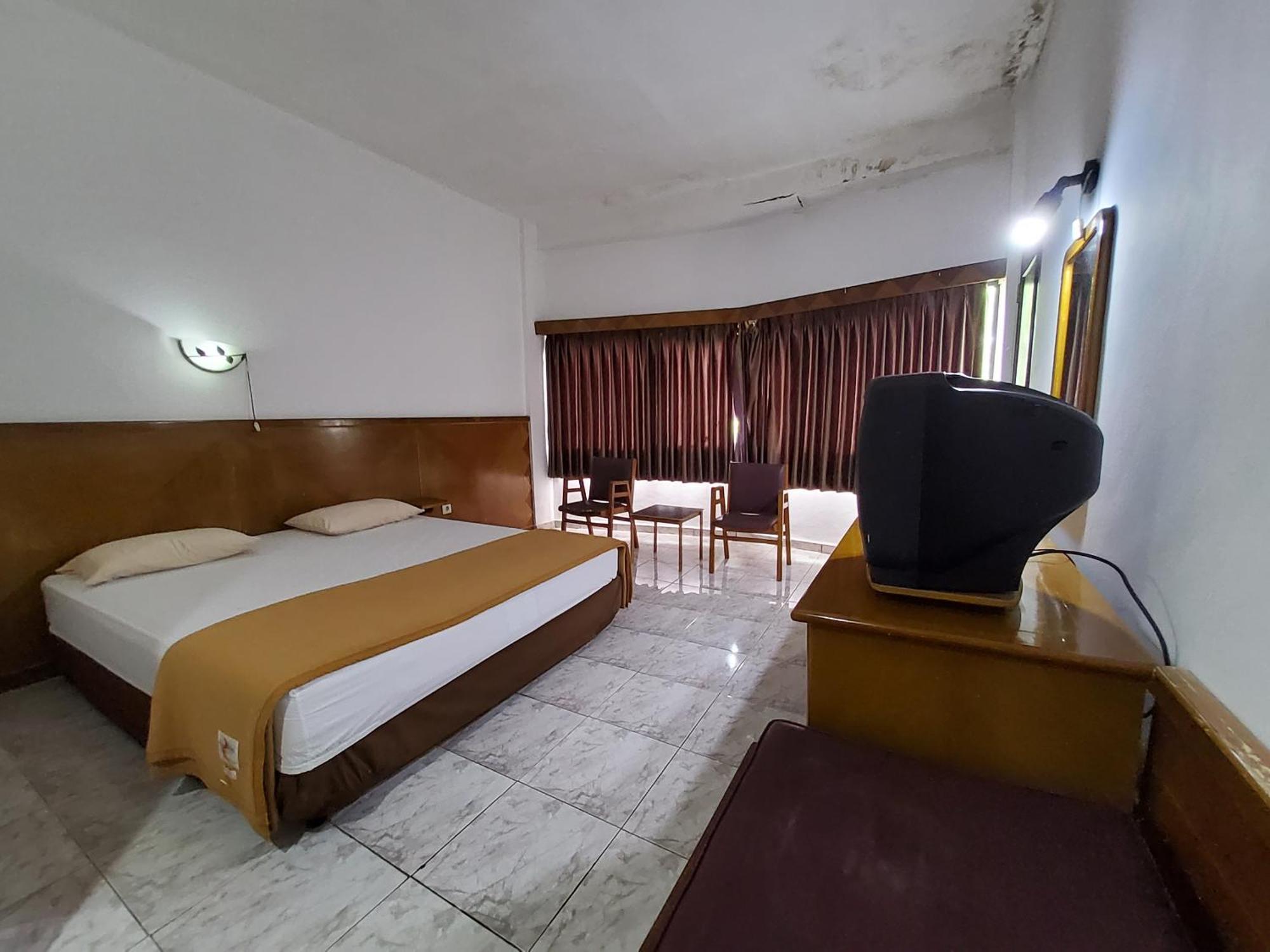 Hotel Kumala Samudra Cikakak Exteriör bild