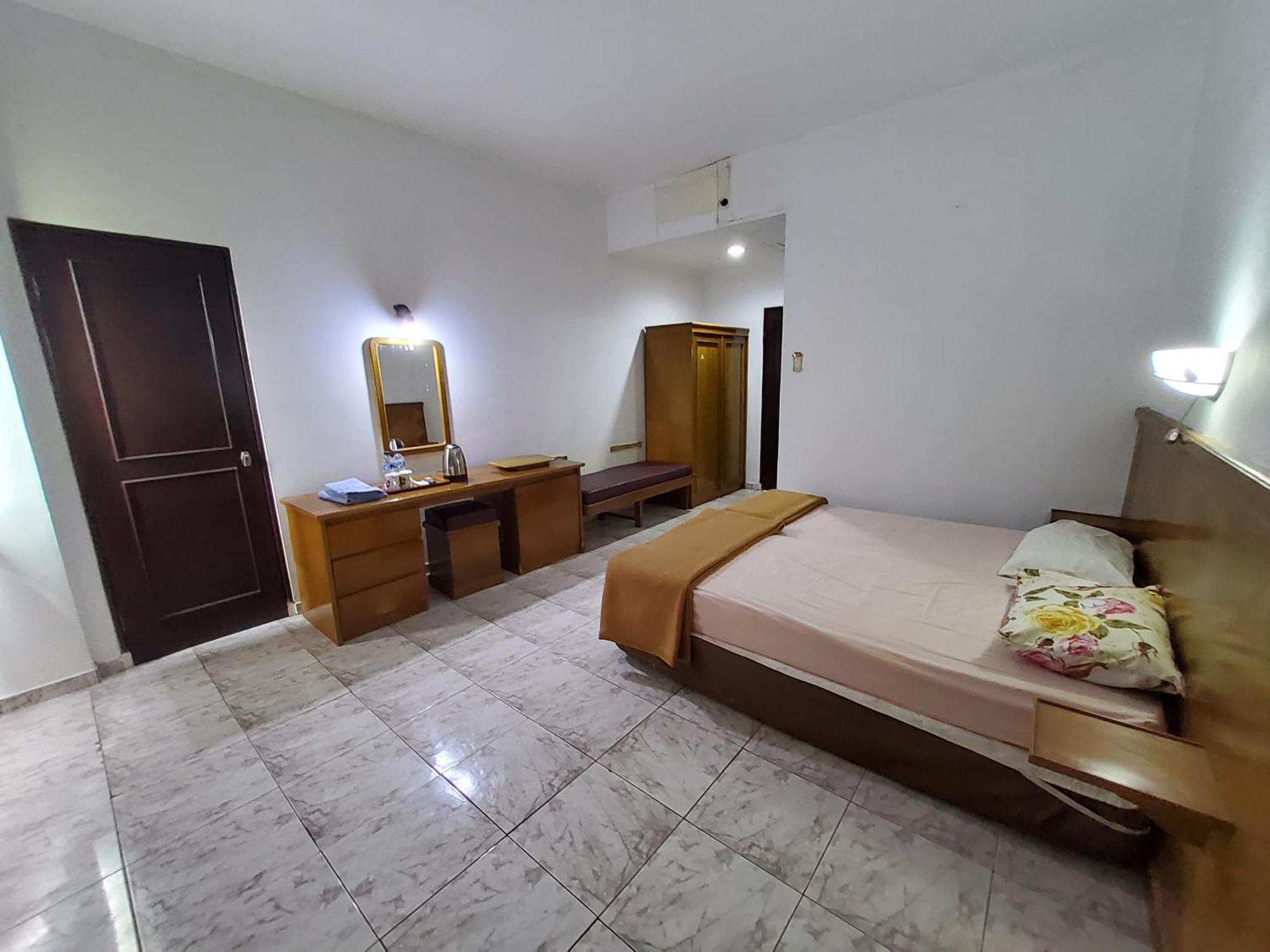 Hotel Kumala Samudra Cikakak Exteriör bild