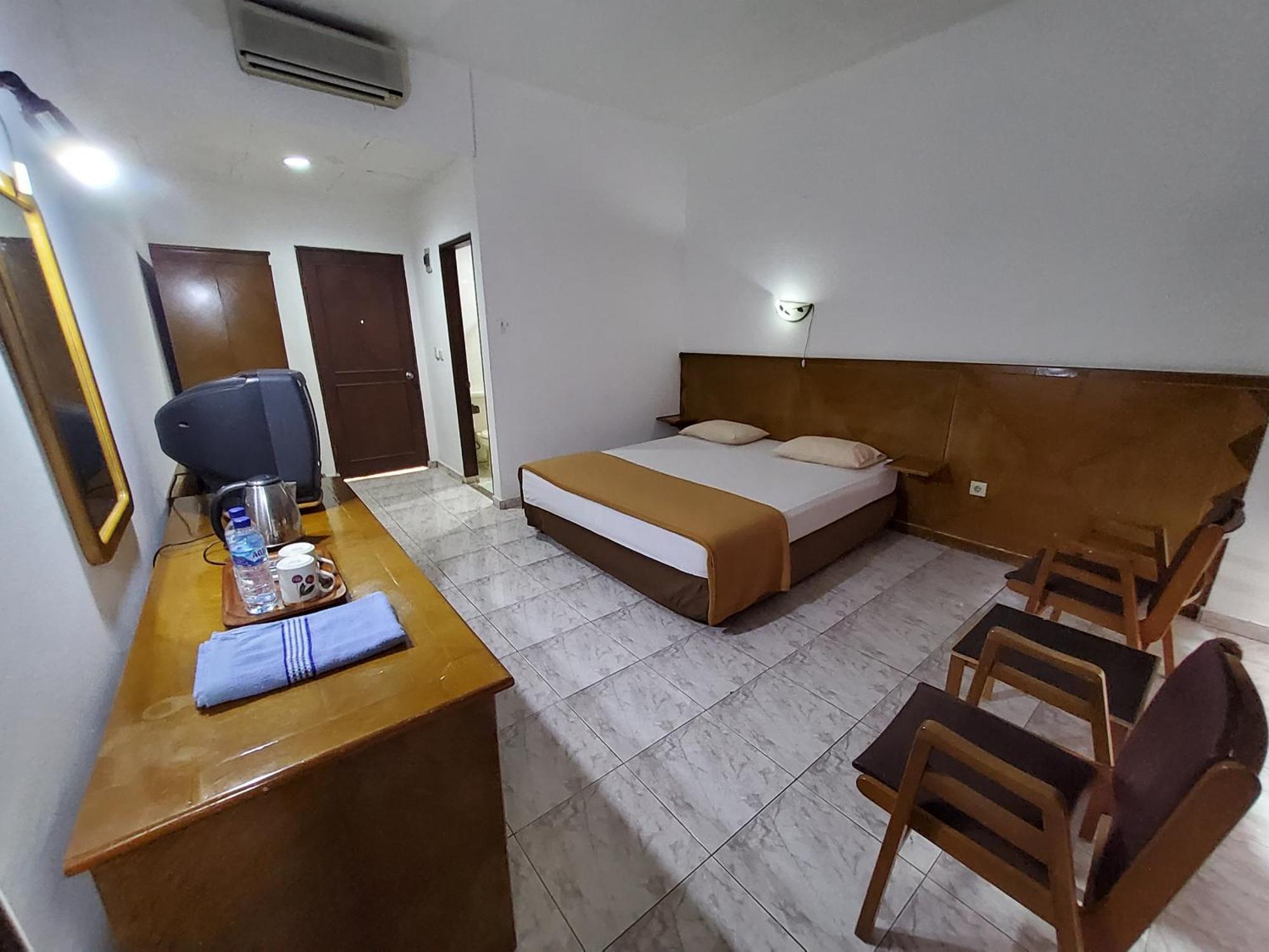 Hotel Kumala Samudra Cikakak Exteriör bild