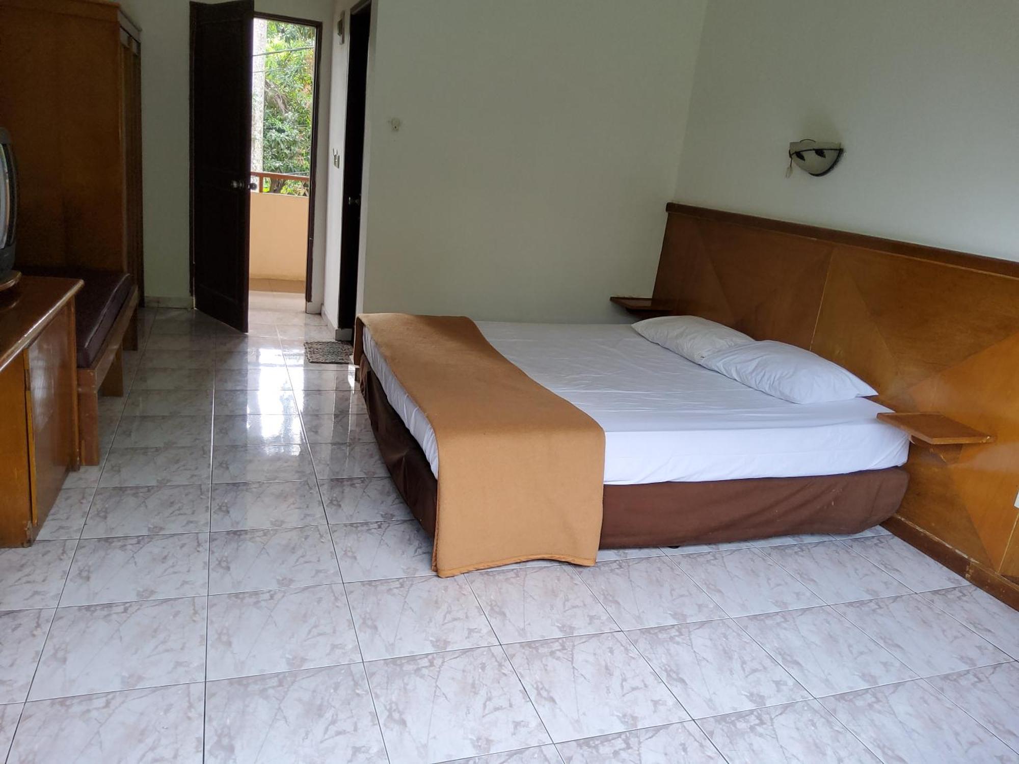 Hotel Kumala Samudra Cikakak Exteriör bild