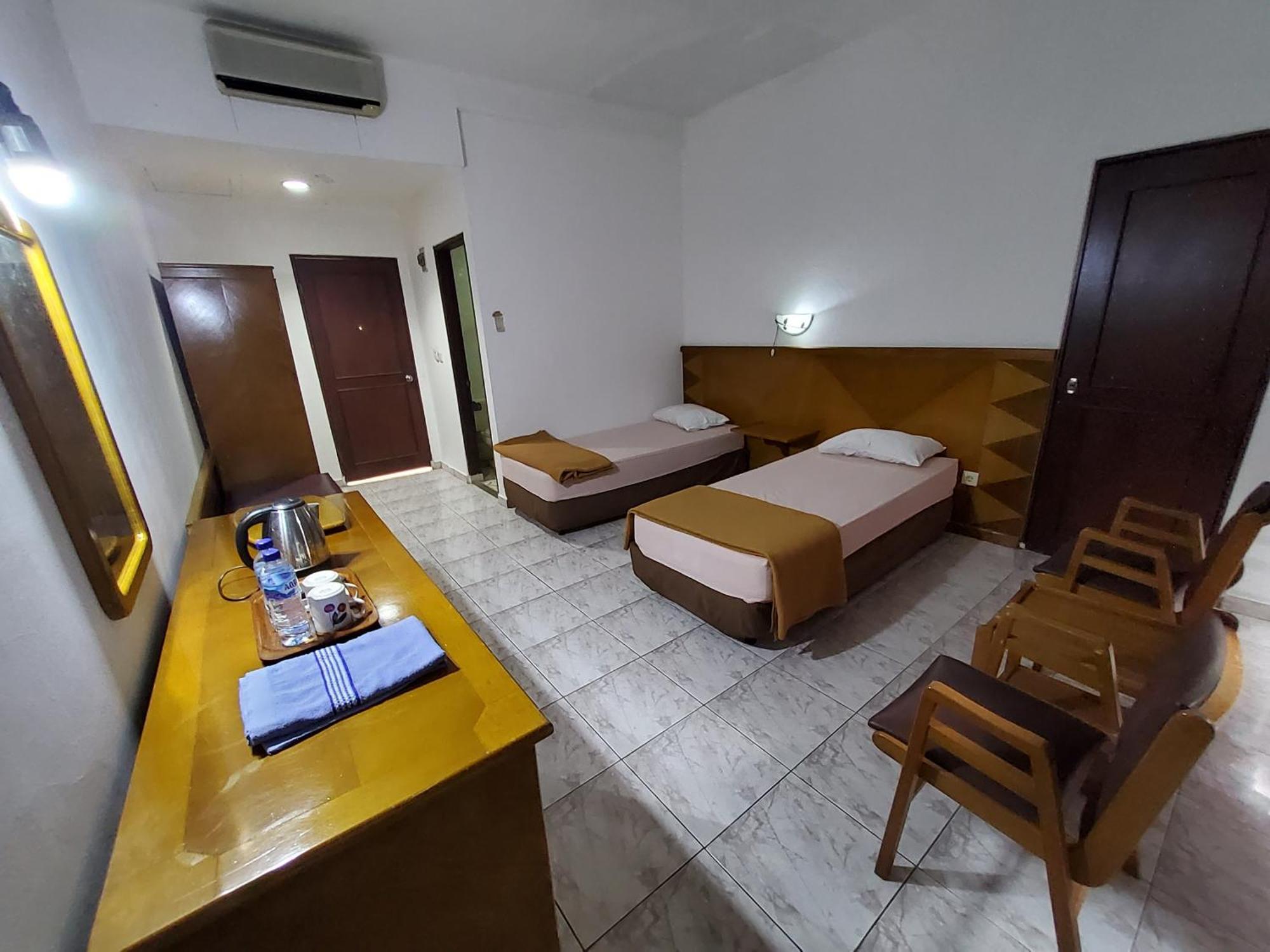 Hotel Kumala Samudra Cikakak Exteriör bild